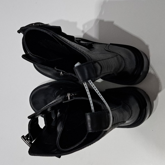 Vince Camuto Frishea Bootie - Picture 7 of 12